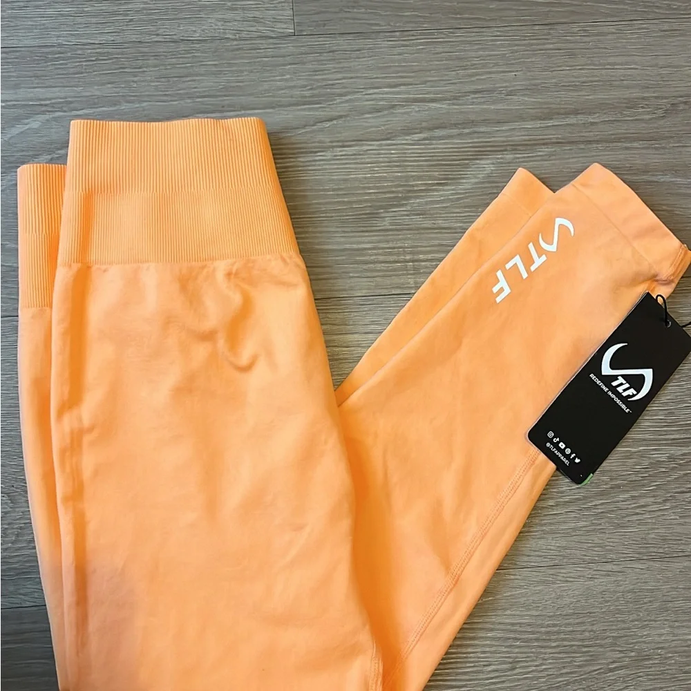 TLF Seamless High-Waist Leggings in Peach-Orange NWT - Picture 2 of 5